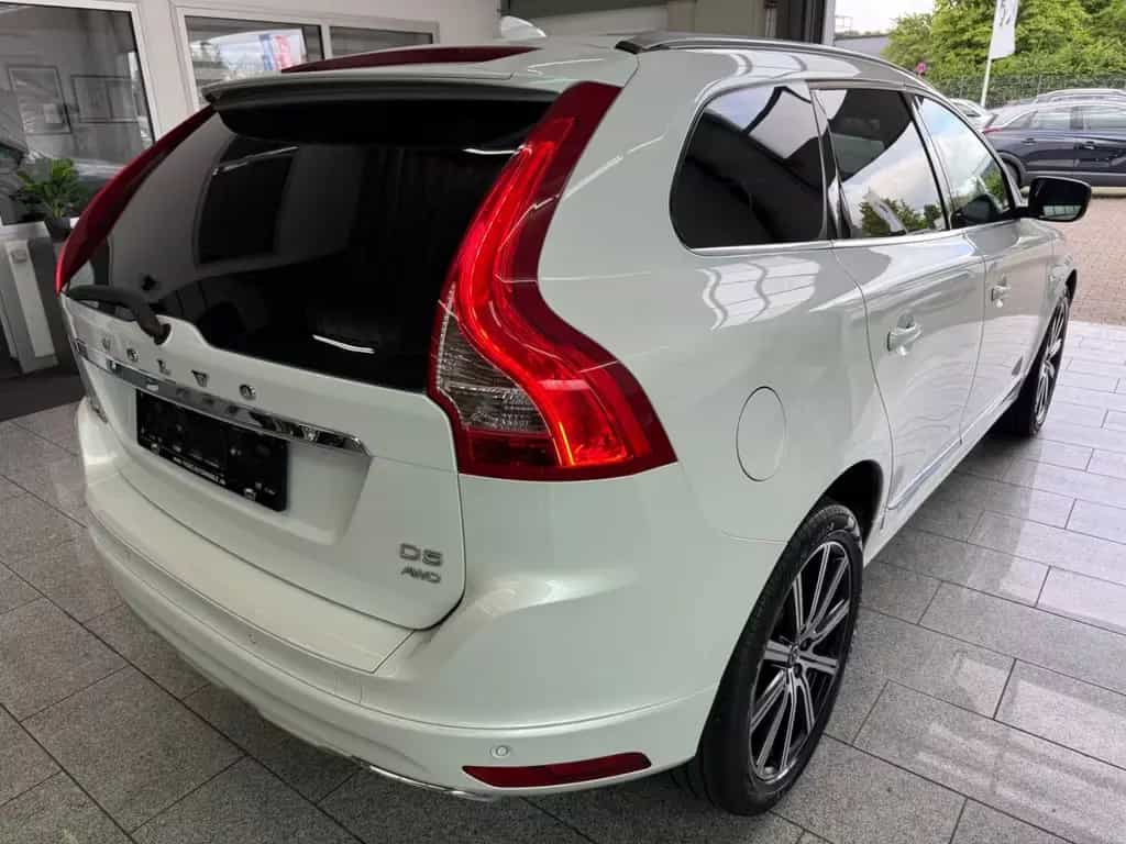 Volvo XC60 D5*SUMMU*AWD*AUT*PAN*BI-XN*CAM*H&K*NAV*MMRY 08/2015-photo-6
