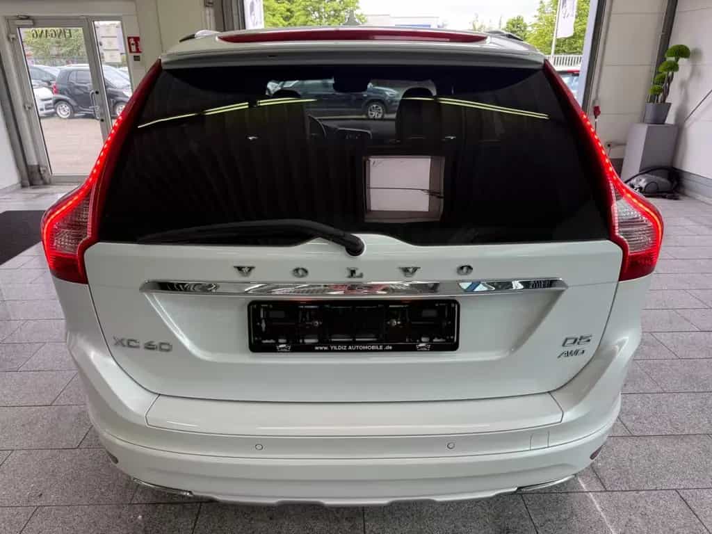 Volvo XC60 D5*SUMMU*AWD*AUT*PAN*BI-XN*CAM*H&K*NAV*MMRY 08/2015-photo-7