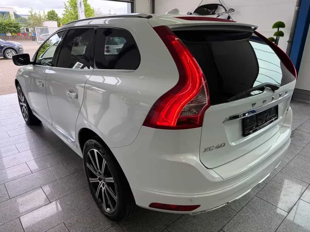 Volvo XC60 D5*SUMMU*AWD*AUT*PAN*BI-XN*CAM*H&K*NAV*MMRY 08/2015-photo-8