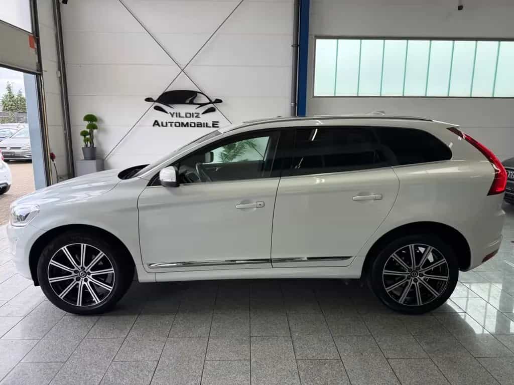 Volvo XC60 D5*SUMMU*AWD*AUT*PAN*BI-XN*CAM*H&K*NAV*MMRY 08/2015-photo-9