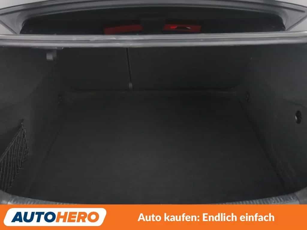 Audi A3 Limousine 1.6 TDI Sport *NAVI*XENON*TEMPO*PDC 07/2018-photo-17