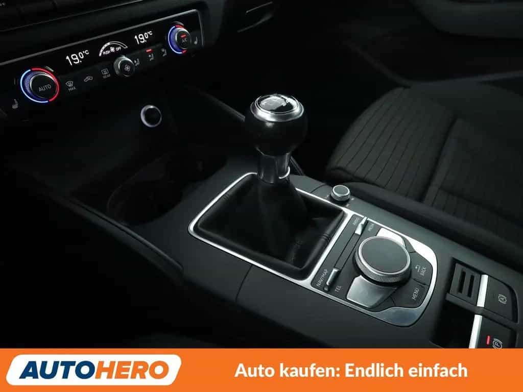 Audi A3 Limousine 1.6 TDI Sport *NAVI*XENON*TEMPO*PDC 07/2018-photo-28