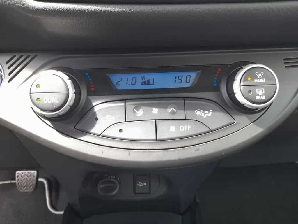 Toyota Yaris 1,5 Style Selection *Kamera*Bluetooth*DAB* 05/2019-photo-17