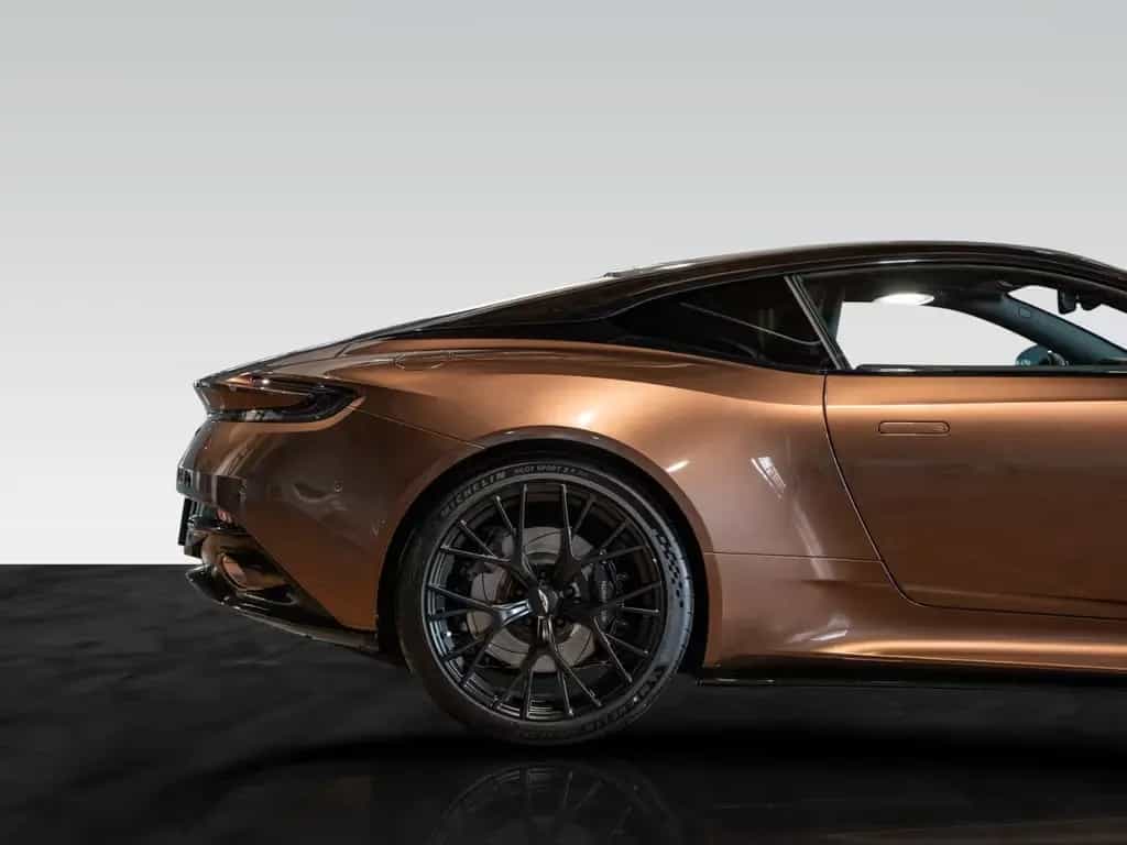 Aston Martin DB12 Coupe | Bowers & Wilkins | Magneto Bronze 07/2025-photo-10