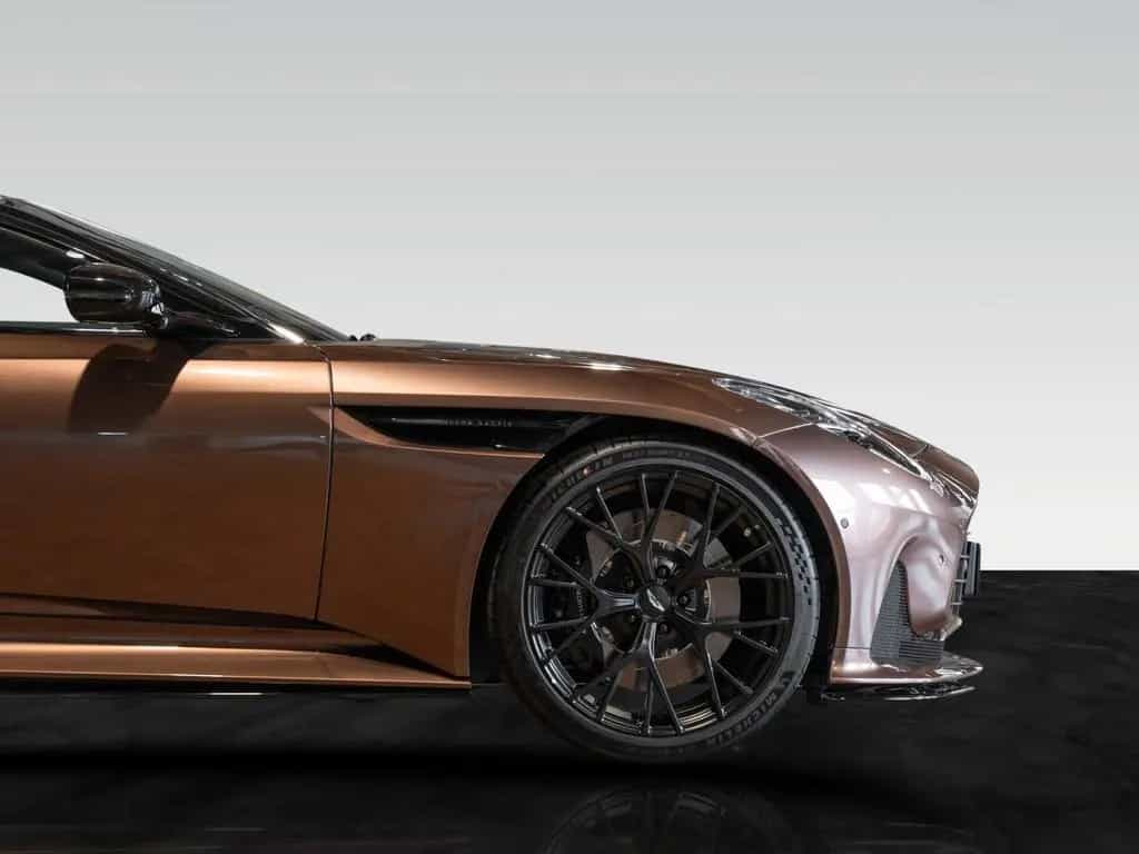 Aston Martin DB12 Coupe | Bowers & Wilkins | Magneto Bronze 07/2025-photo-11