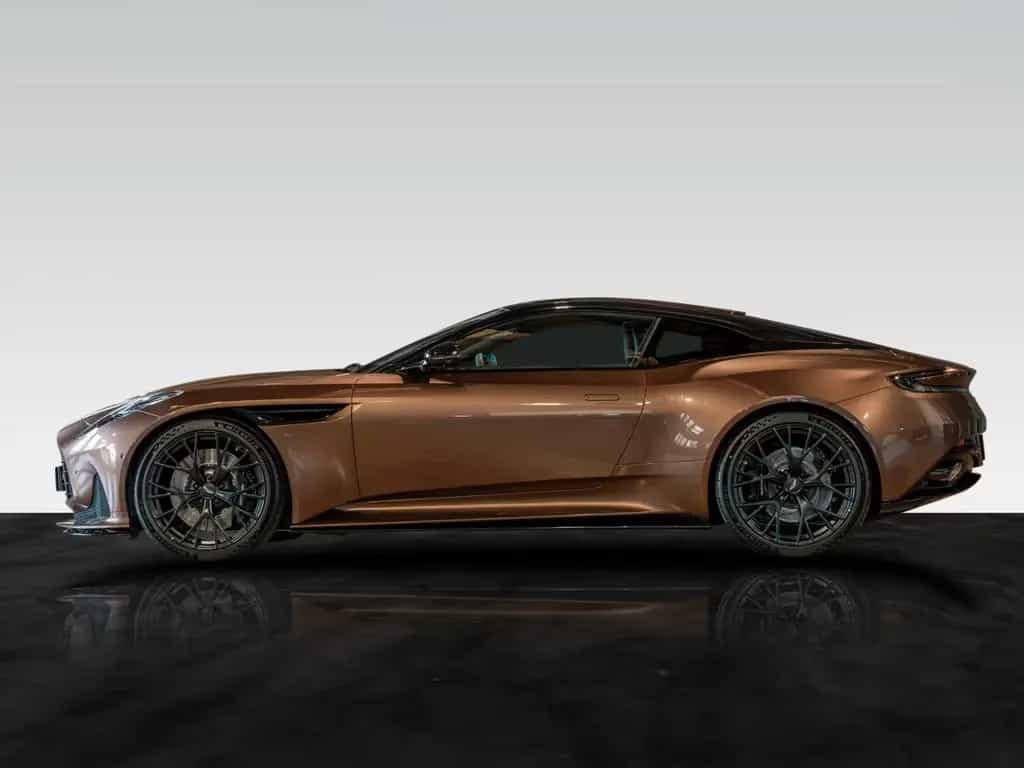 Aston Martin DB12 Coupe | Bowers & Wilkins | Magneto Bronze 07/2025-photo-2