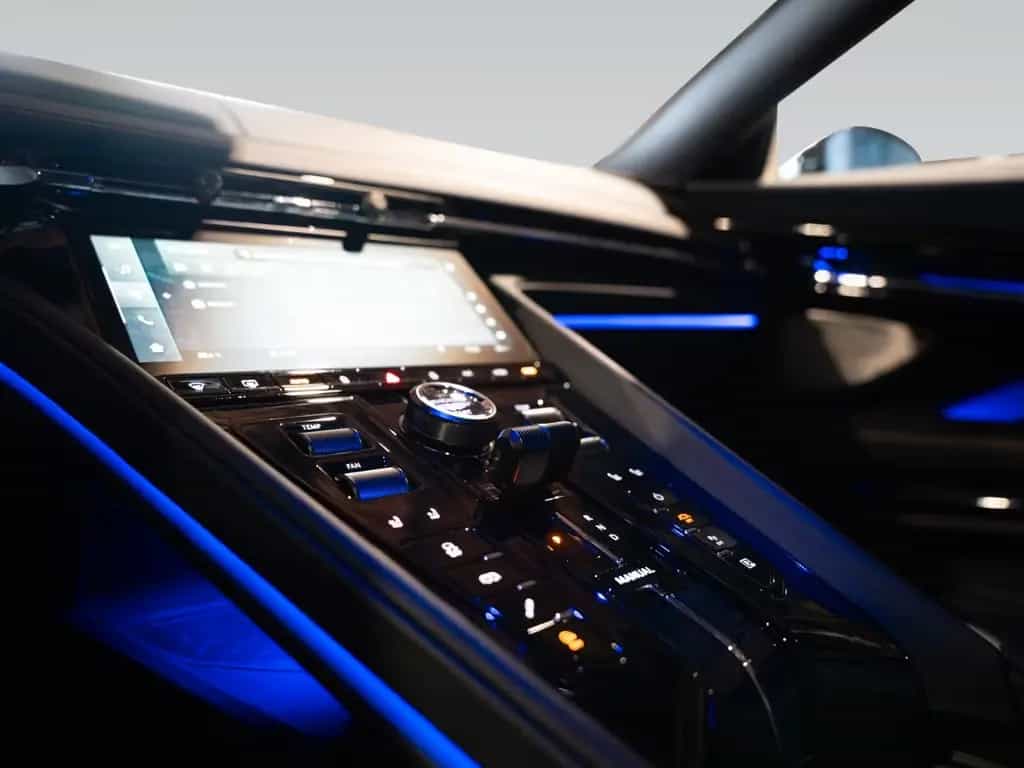 Aston Martin DB12 Coupe | Bowers & Wilkins | Magneto Bronze 07/2025-photo-24