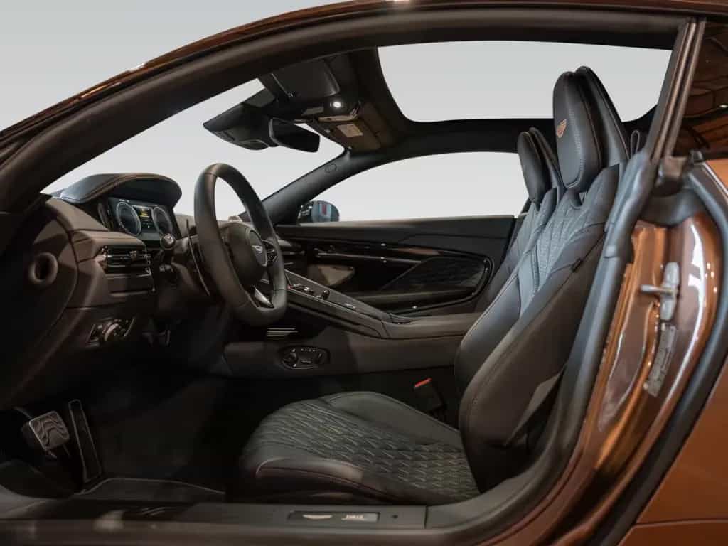 Aston Martin DB12 Coupe | Bowers & Wilkins | Magneto Bronze 07/2025-photo-29