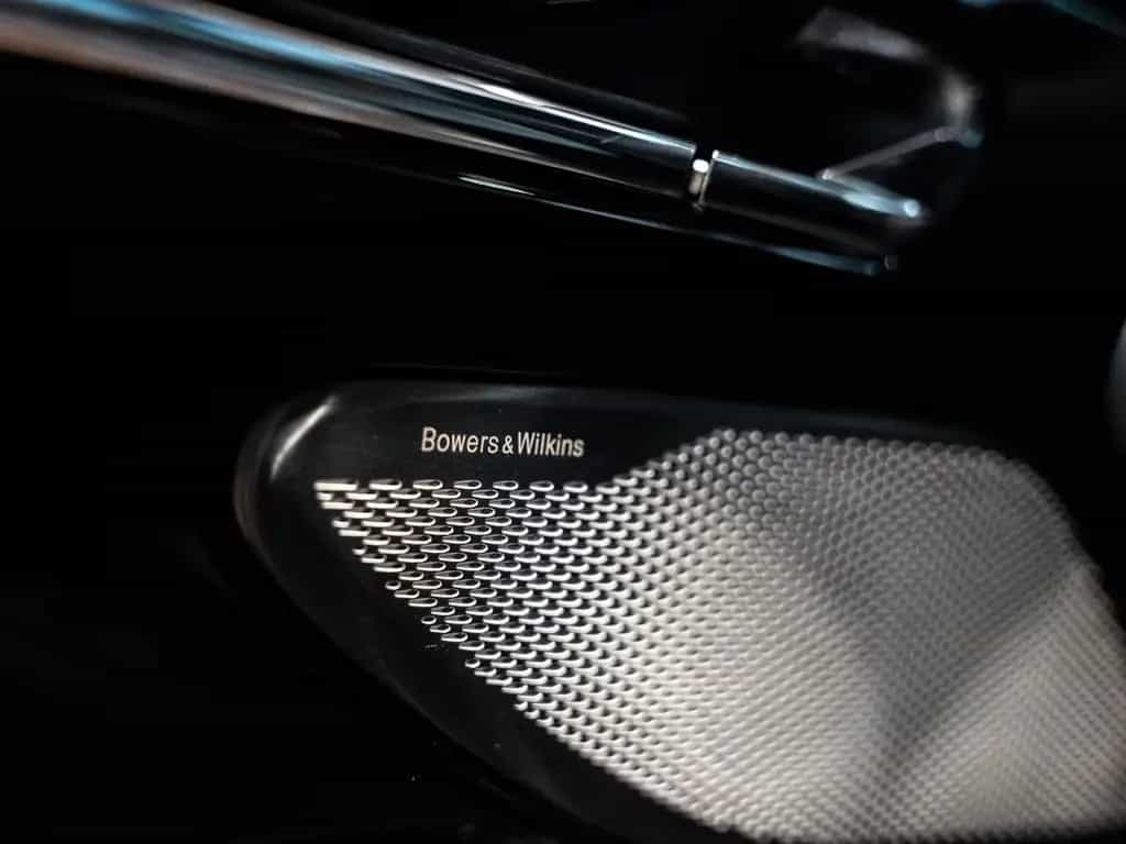 Aston Martin DB12 Coupe | Bowers & Wilkins | Magneto Bronze 07/2025-photo-30