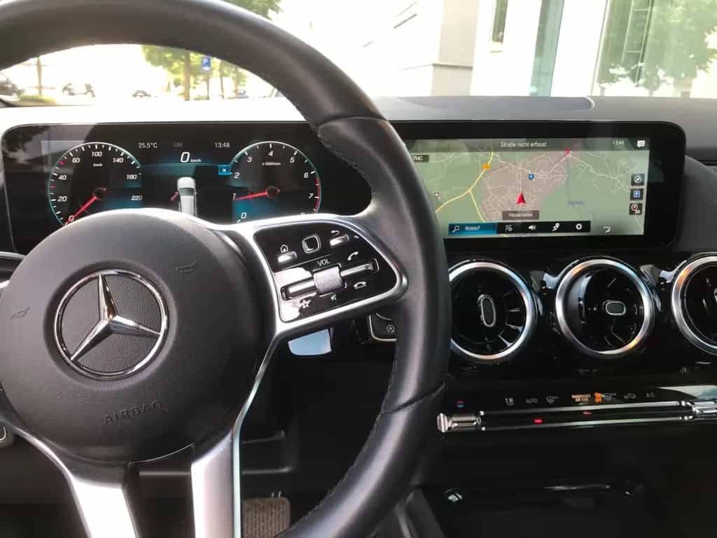 Mercedes-Benz GLA 250 +AHK+Burmester+360°+Business+20"+Easy-Pak 09/2020-photo-9
