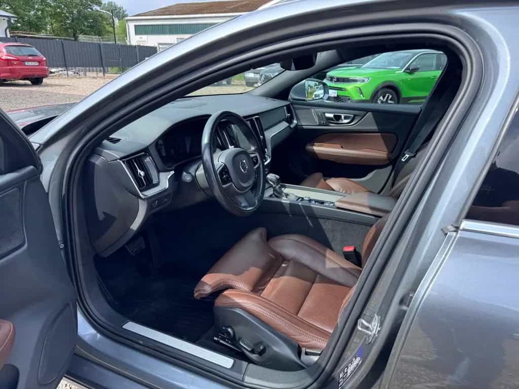 Volvo V60 Inscription AWD, VOLL,360°,Massage, Pano,LED 12/2019-photo-6