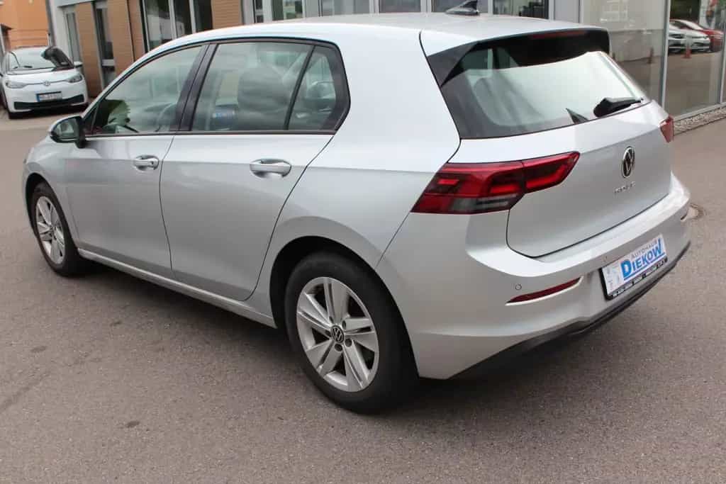 Volkswagen Golf VIII Lim Life/LED/PDC/Kamera/Navi/APP/ACC.. 10/2023-photo-3