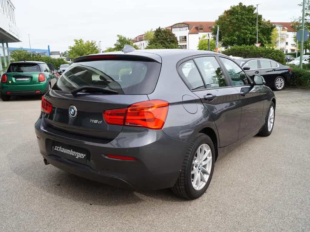 BMW 118 d Aut. 5-Türer * Navi * PDC * Sitzhzg. * Alu 01/2018-photo-2