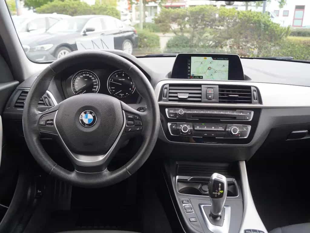 BMW 118 d Aut. 5-Türer * Navi * PDC * Sitzhzg. * Alu 01/2018-photo-9