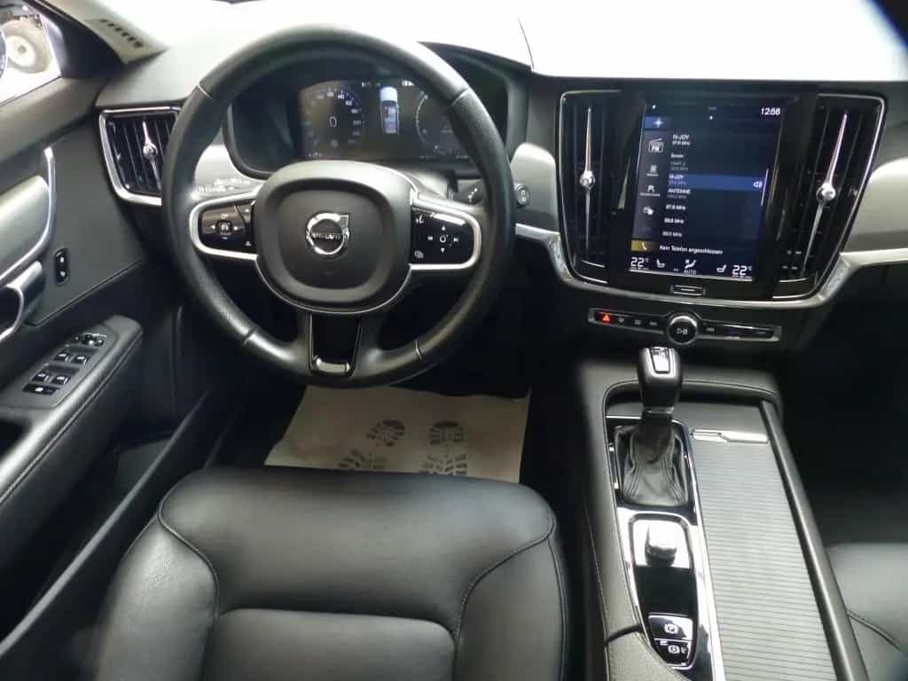 Volvo V90 Momentum AHK+Navi+Cam+Leder+BLIS+ACC+LED+PDC 12/2018-photo-9