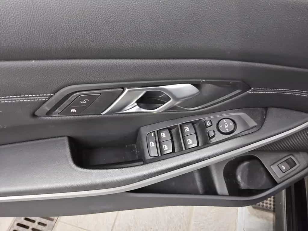 BMW 320 d Touring T-Leder Navi LED Curved AHK Pano 04/2023-photo-9