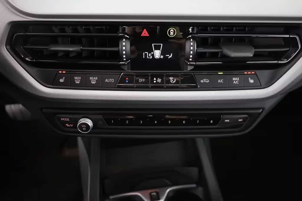 BMW 118 i Advantage LED Navi ACC Totwinkel Spurhalte 02/2023-photo-12