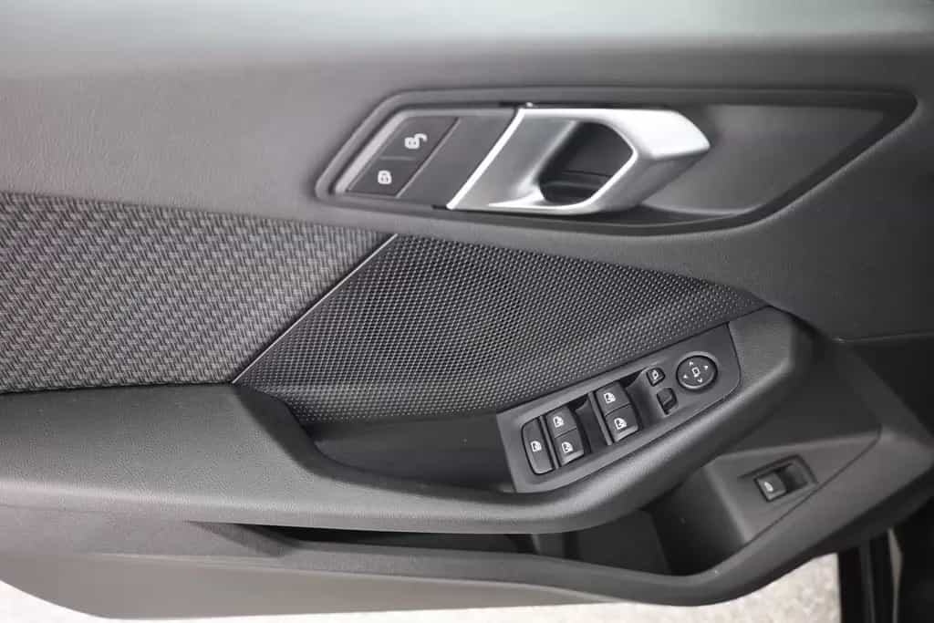 BMW 118 i Advantage LED Navi ACC Totwinkel Spurhalte 02/2023-photo-23