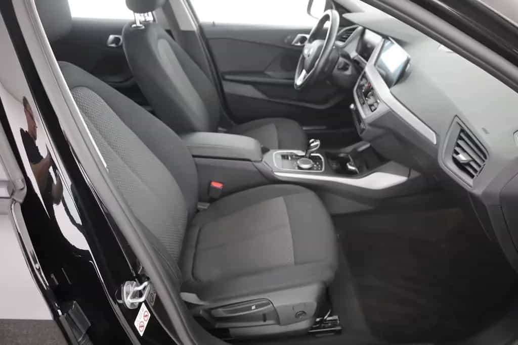 BMW 118 i Advantage LED Navi ACC Totwinkel Spurhalte 02/2023-photo-25