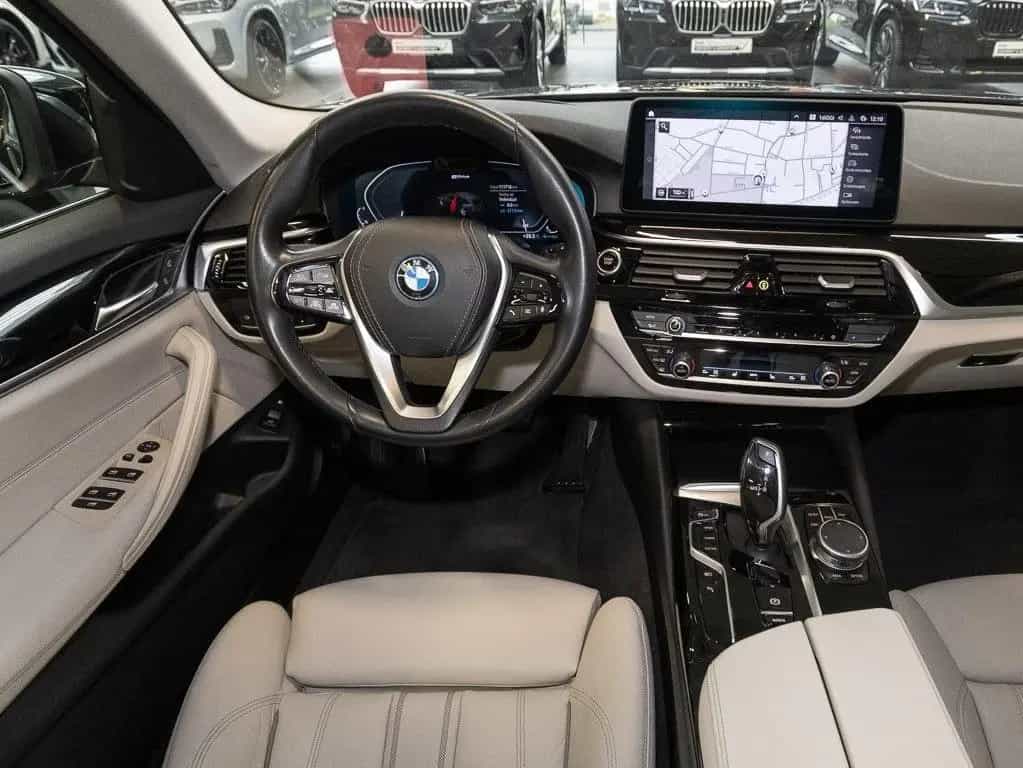 BMW 530 e A HUD PANO ACC RFK NAVI LED PDC V+H DAB LM 06/2022-photo-6