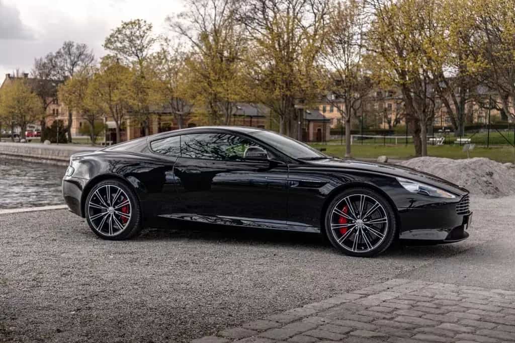Aston Martin DB9 6.0 Coupe Carbon Black Edition 01/2015-photo-4
