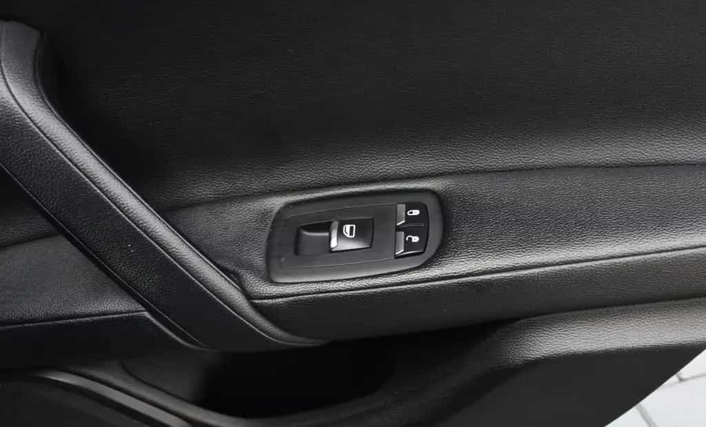 Maserati Ghibli 3.0 V6 DIESEL/AUTOMATIK/8-GANG/BI-XENON 03/2015-photo-17