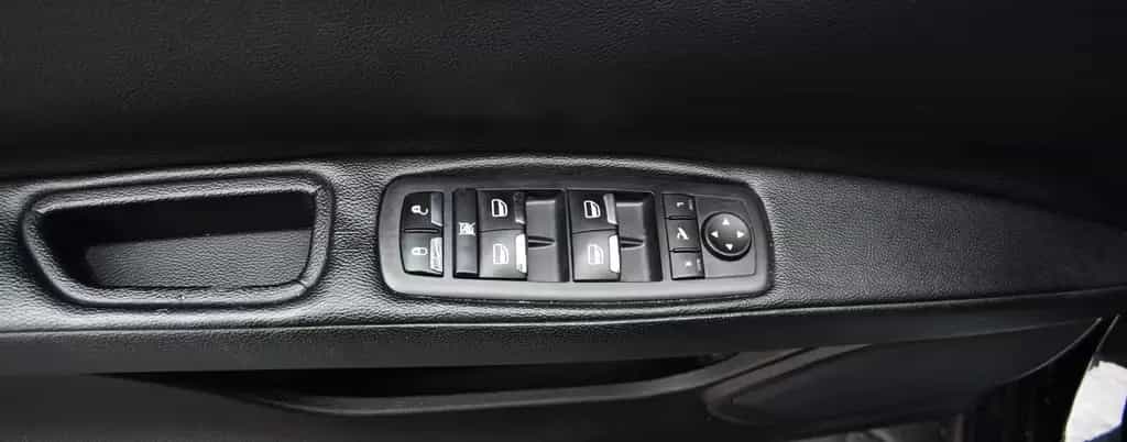 Maserati Ghibli 3.0 V6 DIESEL/AUTOMATIK/8-GANG/BI-XENON 03/2015-photo-9