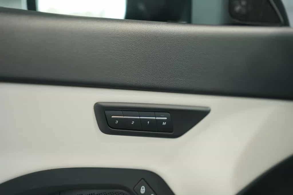 Jaguar E-Pace R-Dynamic HSE AWD *Pano *H-UP *Memory 04/2018-photo-29