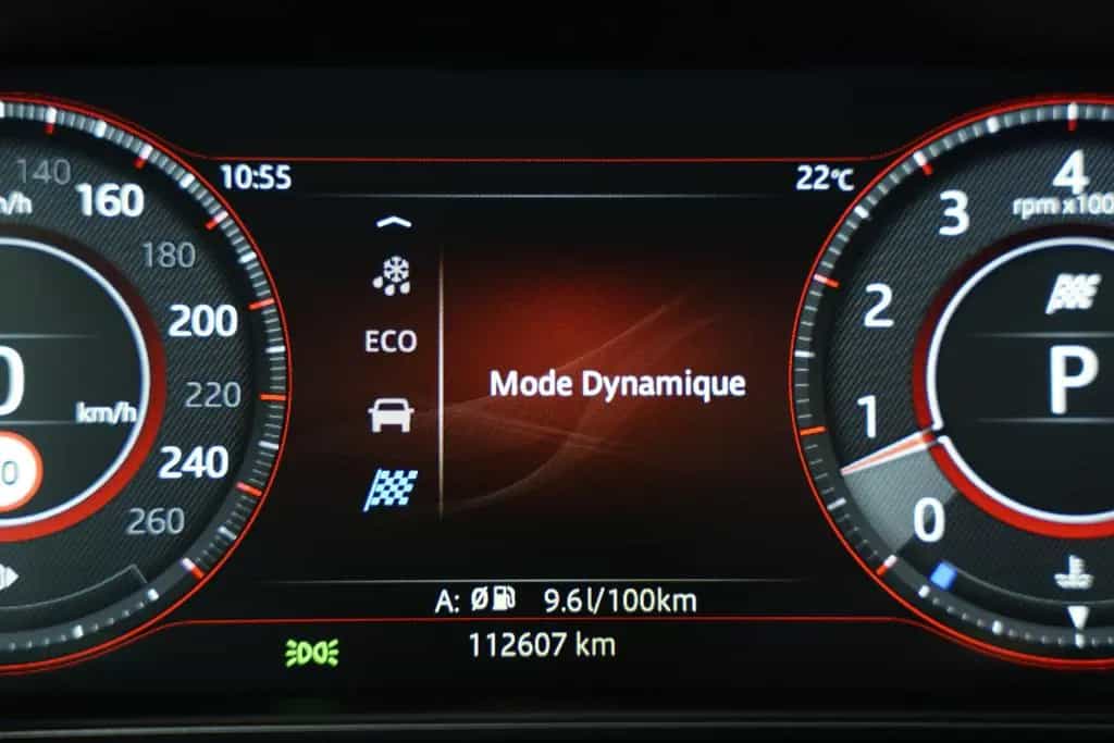 Jaguar E-Pace R-Dynamic HSE AWD *Pano *H-UP *Memory 04/2018-photo-36