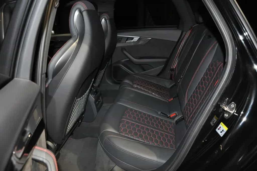 Audi RS4 Avant 2.9 TFSI quattro/PANO/CARBON/B&O/2HAND 09/2019-photo-32