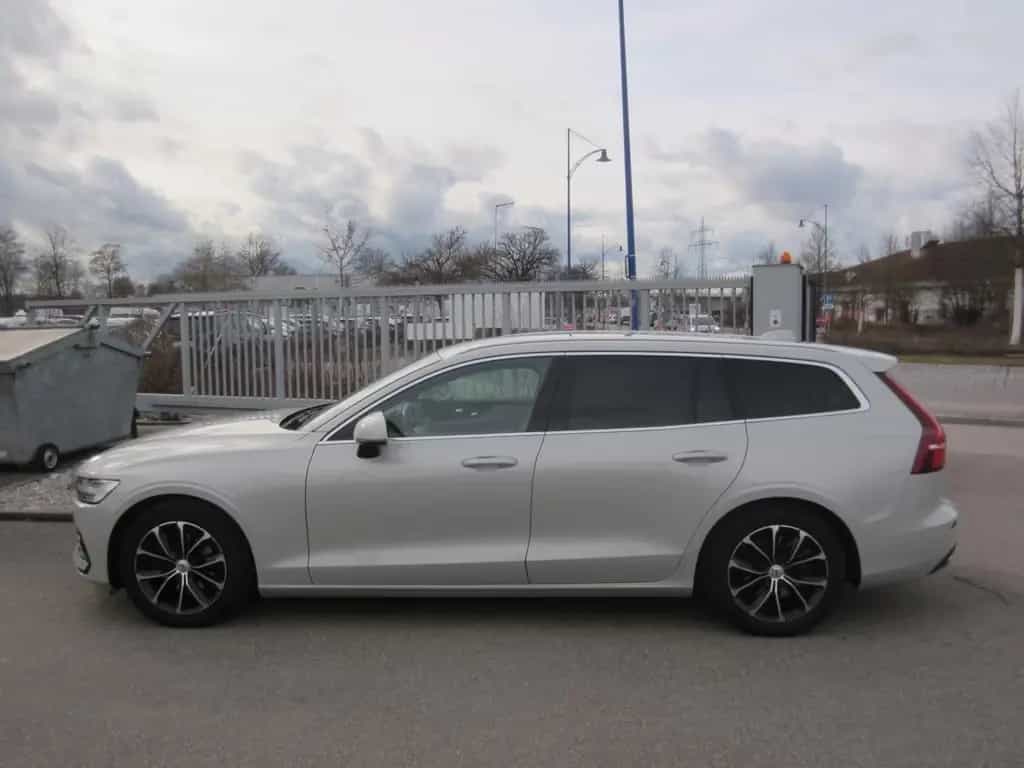 Volvo V60 D4 Momentum 04/2019-photo-10