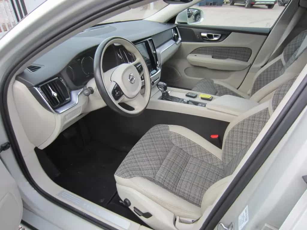Volvo V60 D4 Momentum 04/2019-photo-14