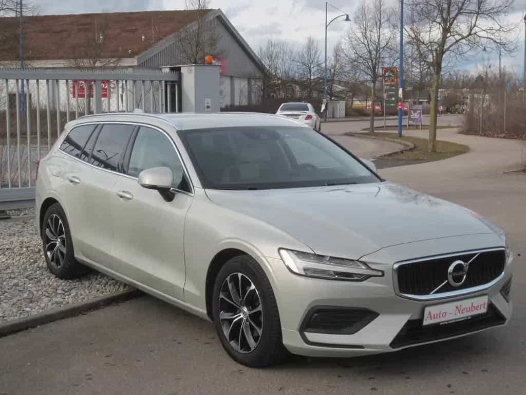 Volvo V60 D4 Momentum 04/2019-photo-15