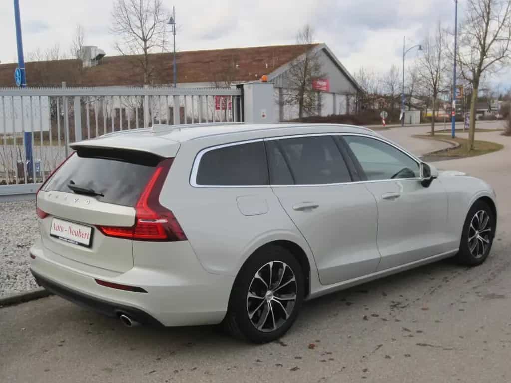 Volvo V60 D4 Momentum 04/2019-photo-18