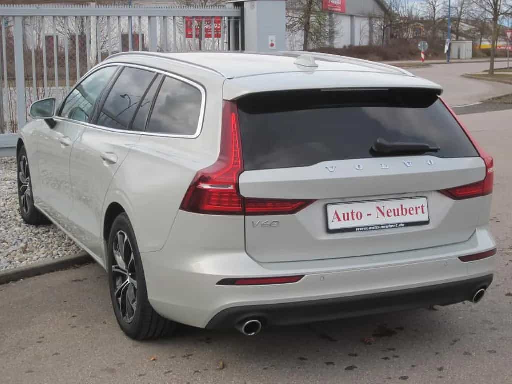 Volvo V60 D4 Momentum 04/2019-photo-3
