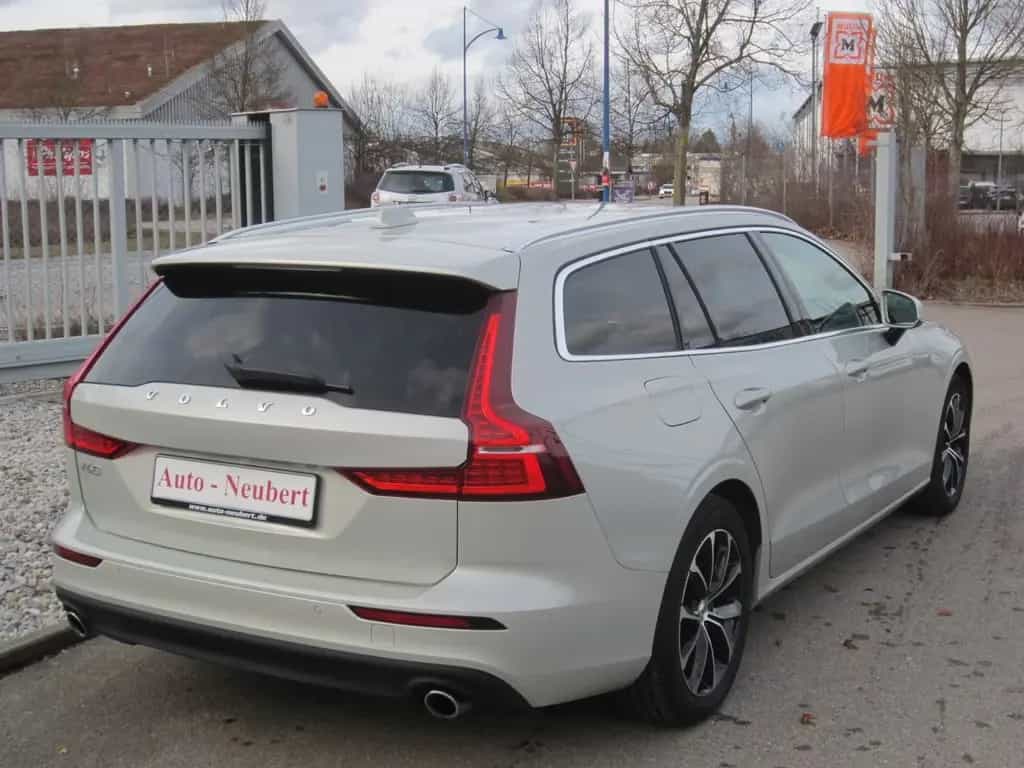 Volvo V60 D4 Momentum 04/2019-photo-4