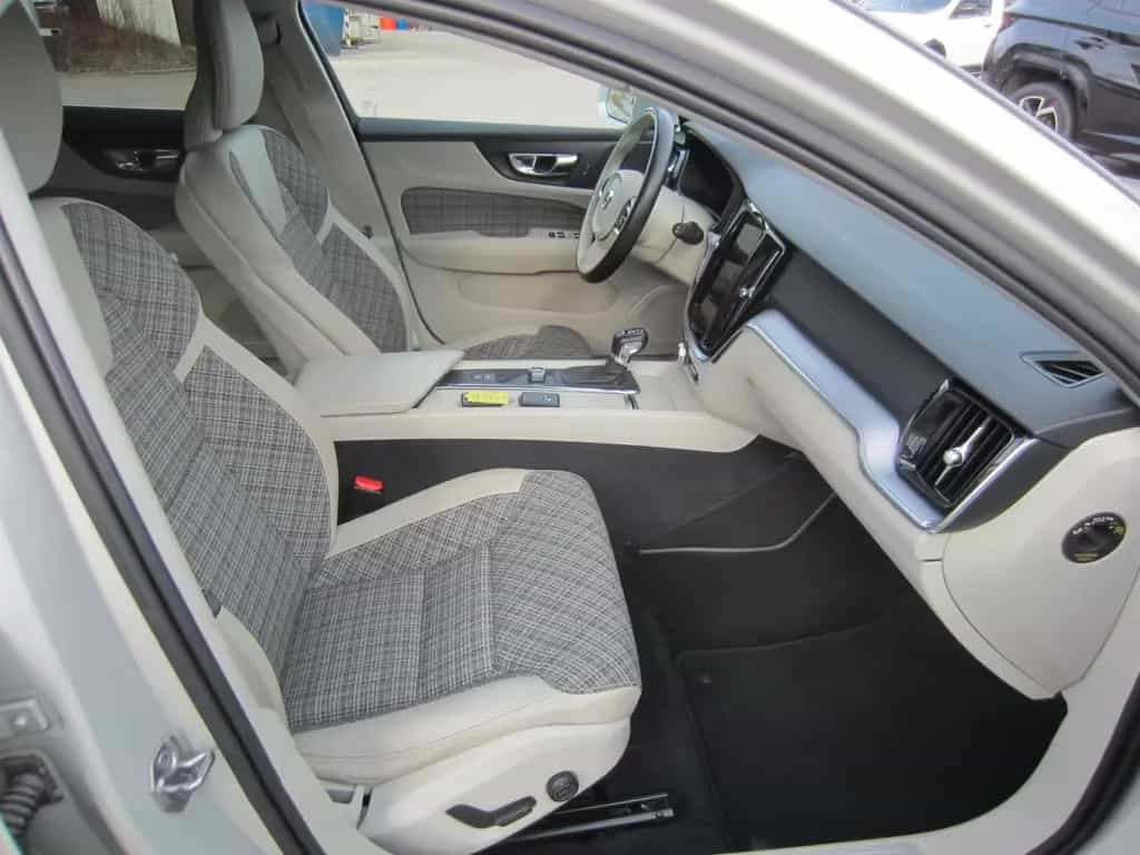 Volvo V60 D4 Momentum 04/2019-photo-5