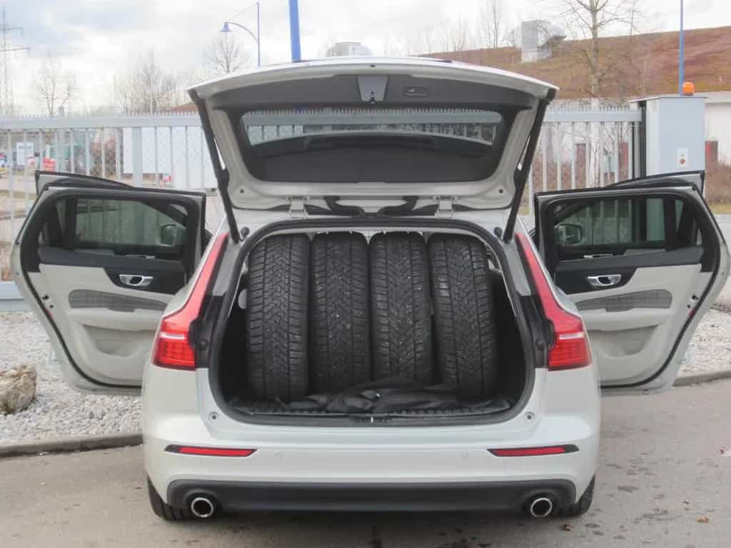Volvo V60 D4 Momentum 04/2019-photo-8