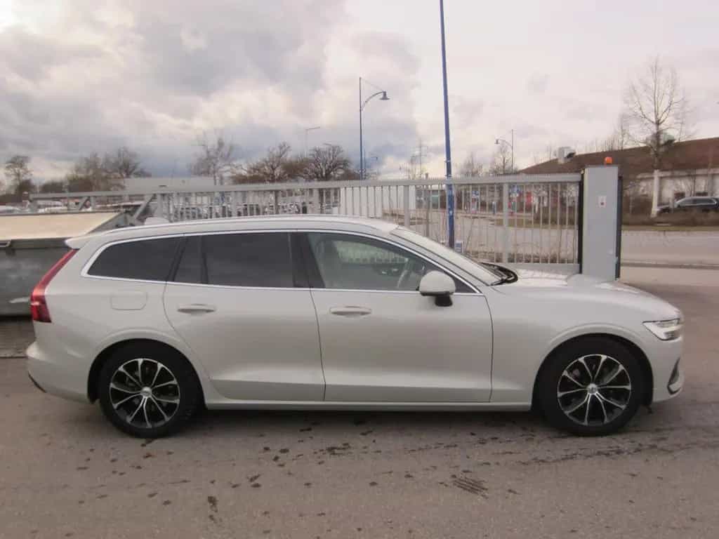 Volvo V60 D4 Momentum 04/2019-photo-9