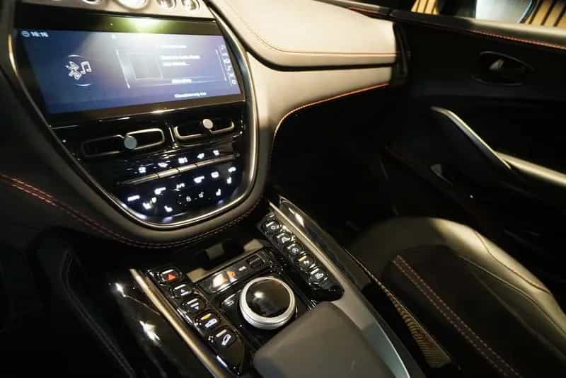 Aston Martin DBX 4.0 V8*U-Frei*BRD**Racing Green**23 Zoll* 09/2022-photo-7