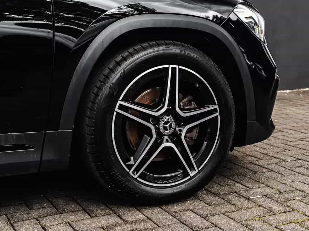 Mercedes-Benz GLA 220 d 4Matic neues Mod. Leder Navi AMG LINE 08/2020-photo-12
