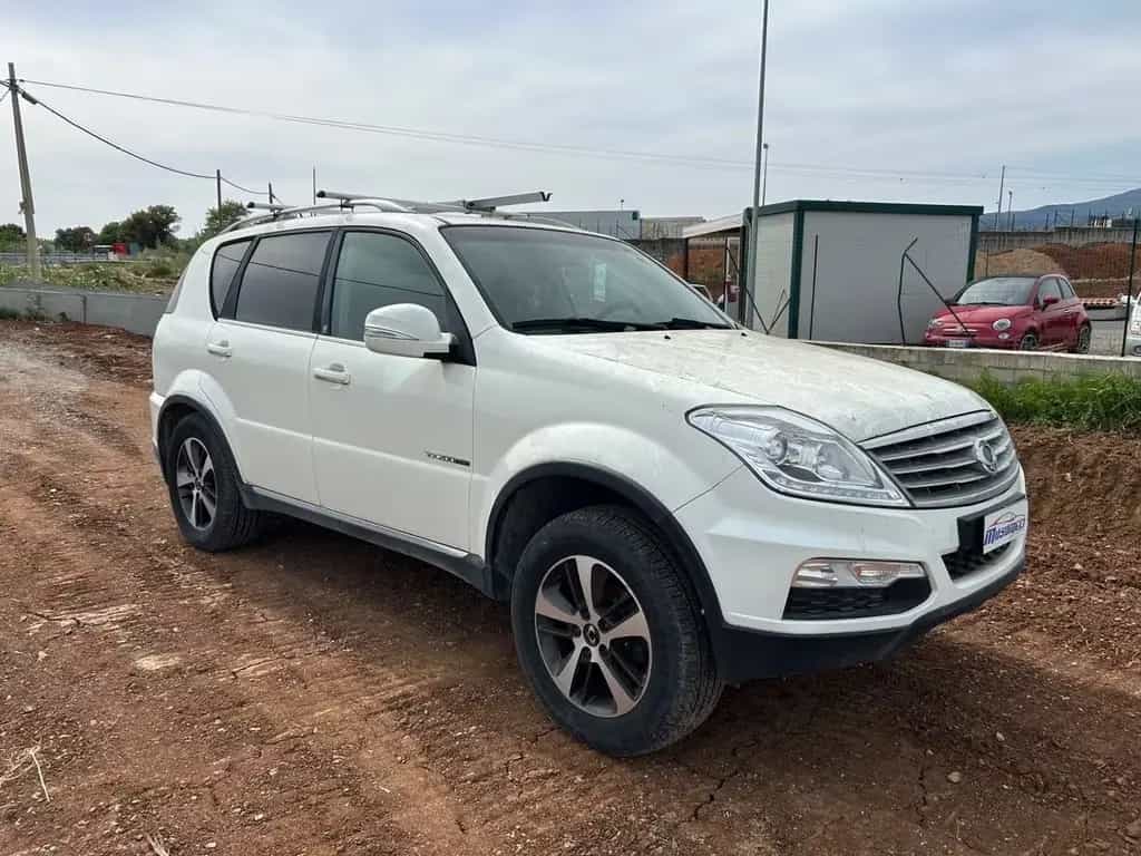 Ssangyong REXTON W 2.0 Xdi 4WD 05/2015-photo-0