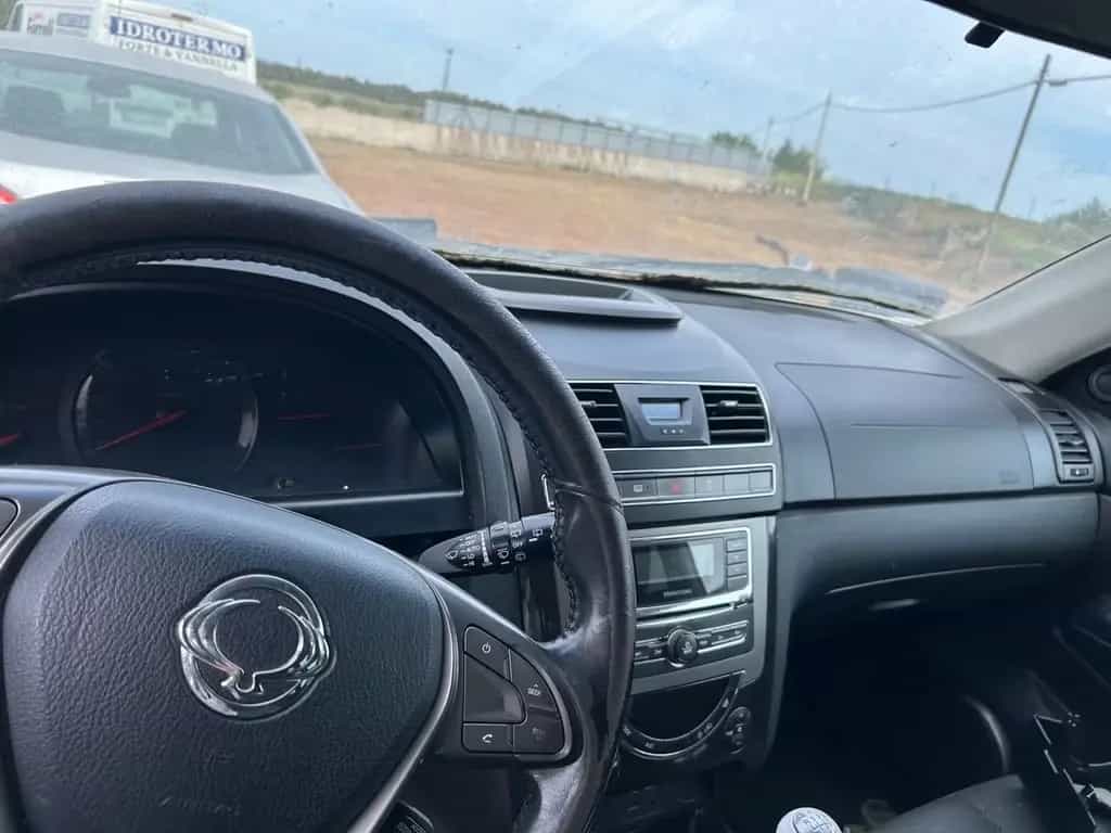 Ssangyong REXTON W 2.0 Xdi 4WD 05/2015-photo-2