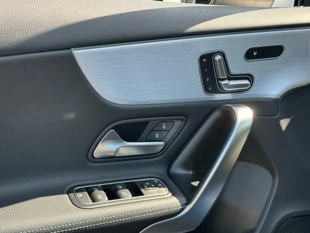 Mercedes-Benz A 250 Garantie *nur 35000 Km*Keyless *Memory*Amg 12/2019-photo-28