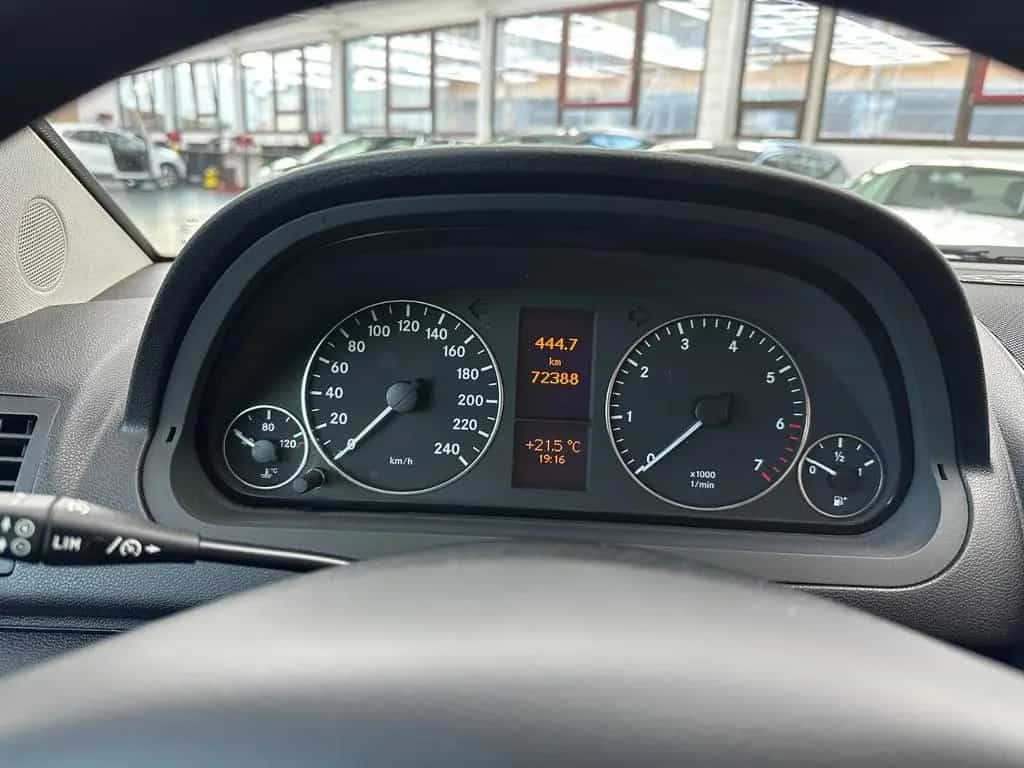 Mercedes-Benz A 180 5-türig **72tkm** Automatik AHK SHZ 10/2010-photo-9