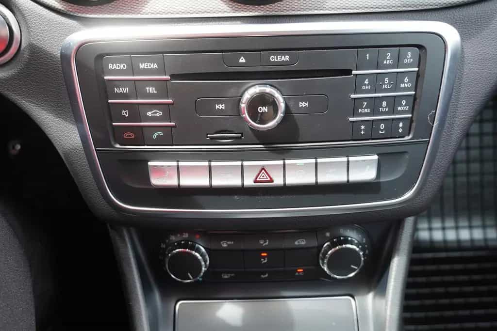 Mercedes-Benz A 200 A200 7G-DCT AMG Line LED Navi Sitzheizung Klima 02/2018-photo-15