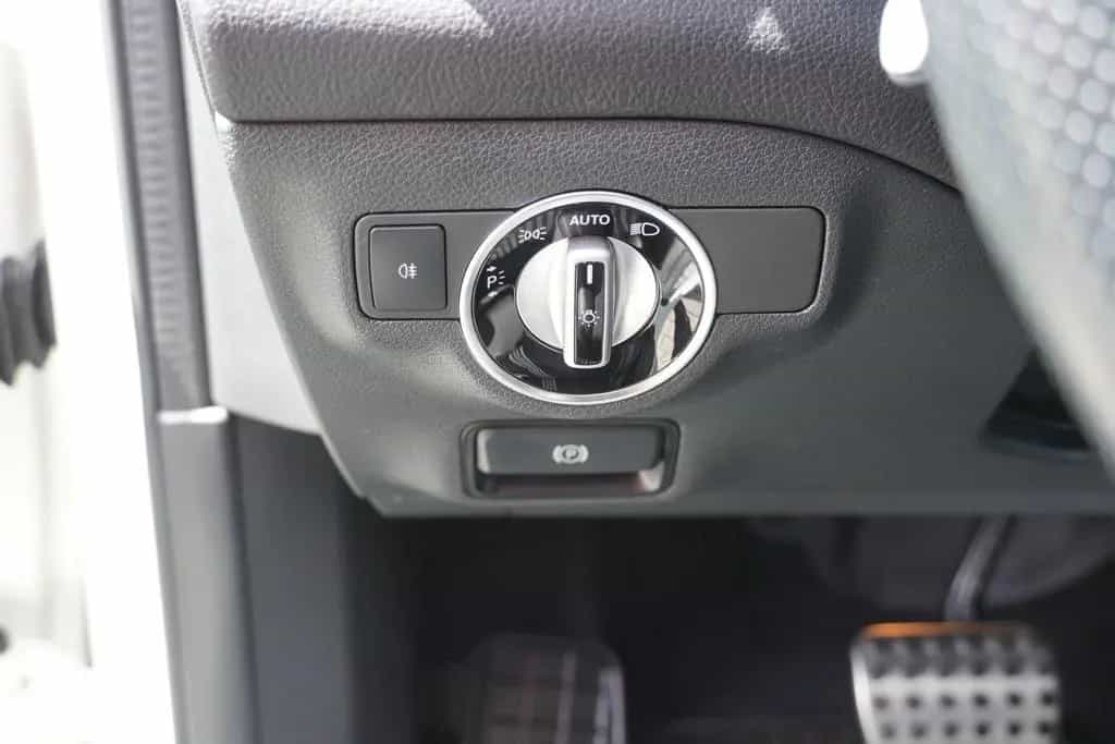 Mercedes-Benz A 200 A200 7G-DCT AMG Line LED Navi Sitzheizung Klima 02/2018-photo-26