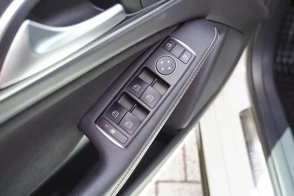 Mercedes-Benz A 200 A200 7G-DCT AMG Line LED Navi Sitzheizung Klima 02/2018-photo-28