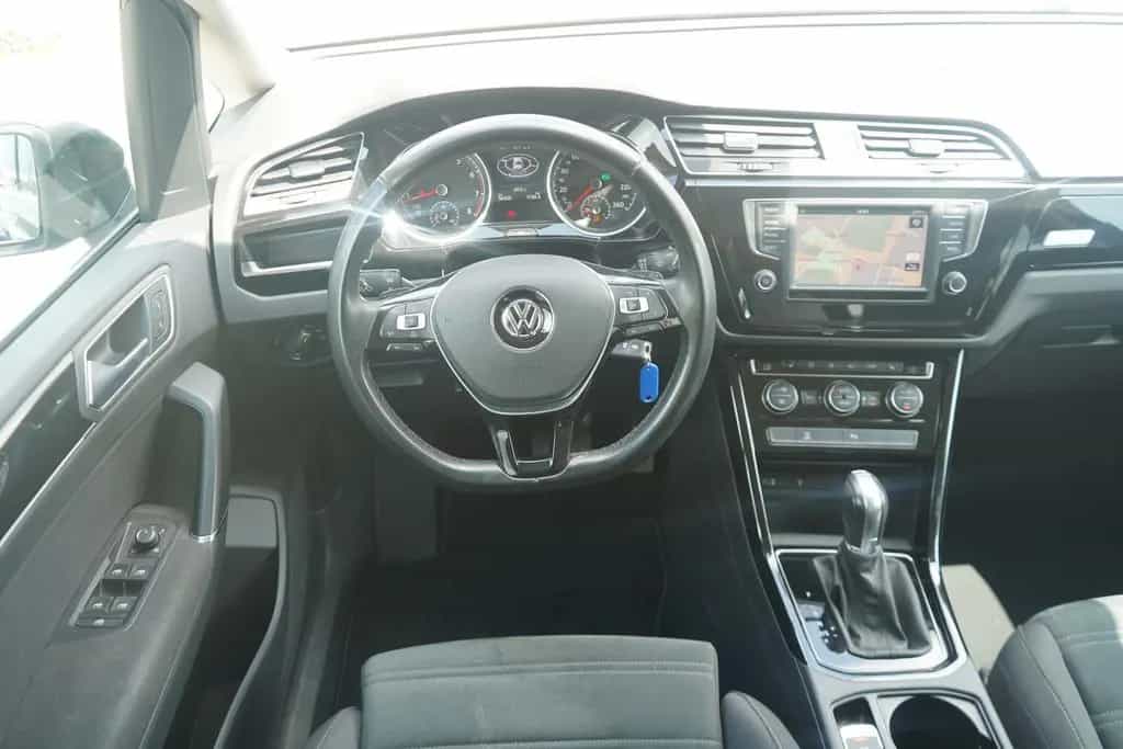 Volkswagen Touran 1.4 TSI DSG Highline LED Navi ACC 7-Sitze 01/2017-photo-9