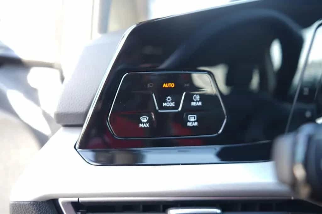 Volkswagen Golf VIII 1.5 16V TSI Life LED App-Connect ACC 10/2022-photo-24